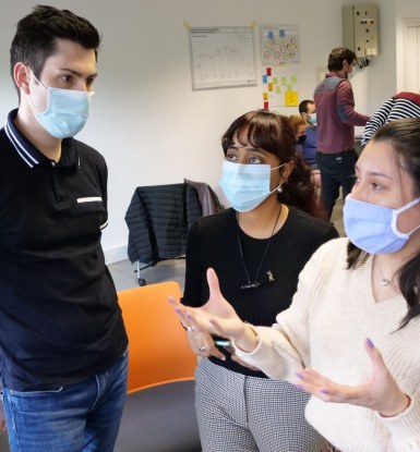 During the International MBA, the “Design Thinking” course provides the opportunity not just learn how to build solutions from scratch but also to immediately present them to a live business client.
