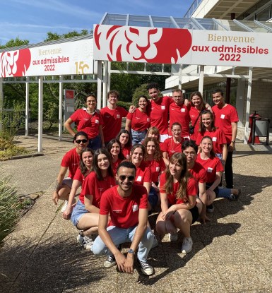 Les admisseurs accompagnent les admissibles dans leur journée d’oraux à emlyon.