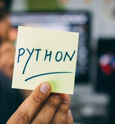 “As a lawyer who wanted to pivot towards technology, my background heavily influenced my choice. I wanted a program that wasn’t too complex in Data Science and included business courses. This program offered the perfect blend for me”.