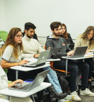     Epaulés par des experts de Board International et grâce aux logiciels EPM, les étudiants d’emlyon business school sont initiés au pilotage de la performance    