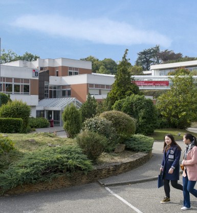 emlyon business school Lyon campus