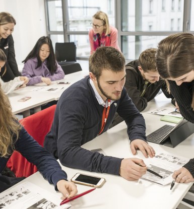 emlyon business school's students