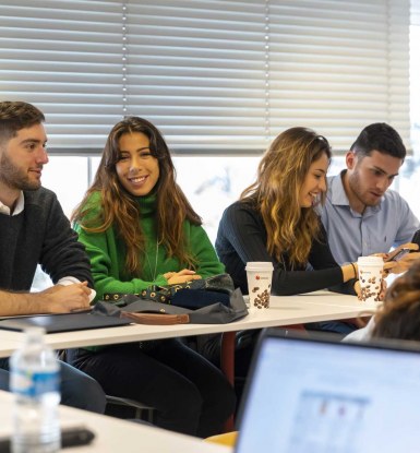 Intégrer un PGE en école de commerce après une prépa littéraire 