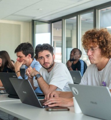 attache-commercial-emlyon