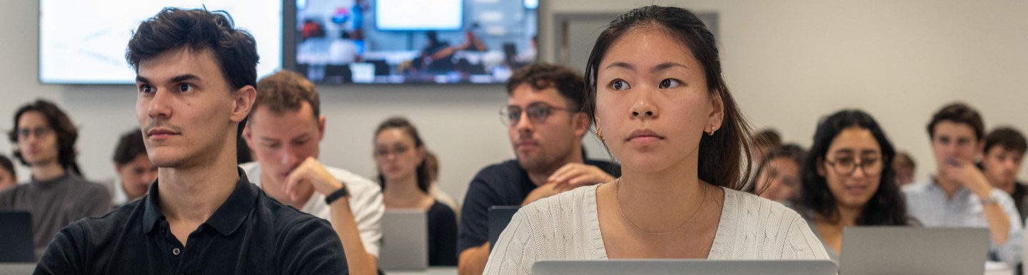 Des étudiants en pleine séance de cours