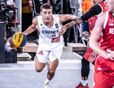 Timothé Vergiat étudie en 2e année du Global BBA track SHN à emlyon business school. Un programme spécifiquement construit pour les Sportifs de Haut Niveau.