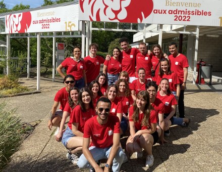 Les admisseurs accompagnent les admissibles dans leur journée d’oraux à emlyon.