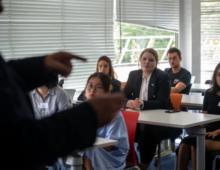 Les étudiants assistent au cours "Business Intelligence & Analytics pour le pilotage de la performance"