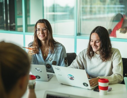 Les étudiants utilisent la plateforme Board