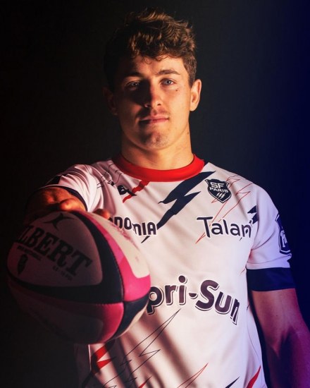 L’exigence de Sportif de Haut Niveau, appliquée au niveau académique, et la vision globale liée à son poste de jeu, font de William un étudiant investi, et rigoureux.